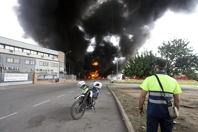 Arde por cuarta vez la empresa Rekunion del Polígono Fuente del Jarro