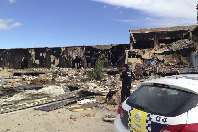 El Ayuntamiento requiere a Cárnicas Estellés un proyecto de demolición de la empresa quemada recientemente