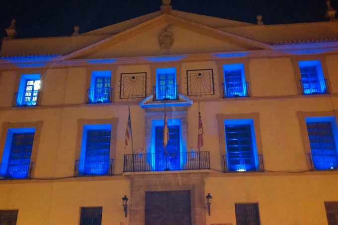 El Ayuntamiento de Paterna se ilumina de azul con motivo del Día Internacional de la Diabetes