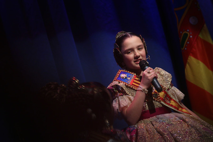 Claudia Alacreu recibe su banda como Fallera Mayor Infantil de Paterna