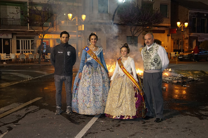 Las Fallas de Paterna se entregan al fuego en la noche de la Cremà