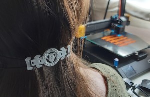 La red de voluntarios de Paterna comienza a fabricar en 3D “salvaorejas”