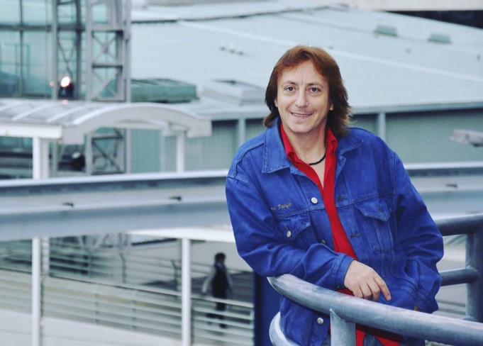 Roby Sólo adelanta el nombre de sus tres nuevas versiones en El Tocadiscos