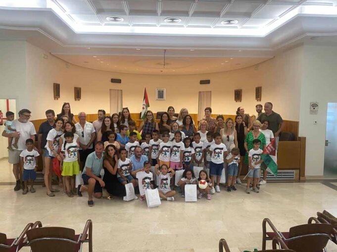 Paterna recibe a 15 niños y niñas saharauis del programa Vacances en Pau