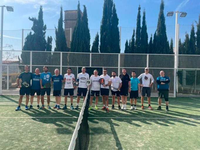 Una treintena de personas participan en el II Torneo Solidario de Pádel organizado por Apymep a favor del Patronato Intermunicipal Francisco Esteve