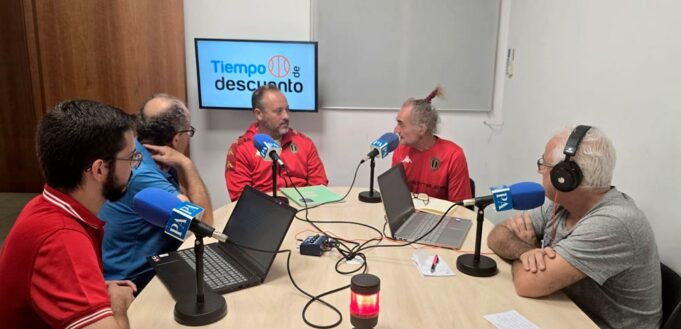 La Unión Deportiva Paterna protagoniza una campaña solidaria para recoger material deportivo para enviar a Senegal