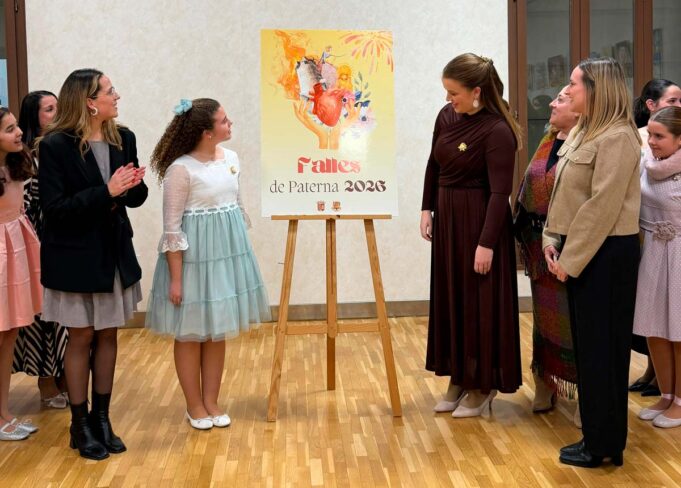 Paterna descubre el cartel de las Fallas 2026, obra de Cristina Velayos
