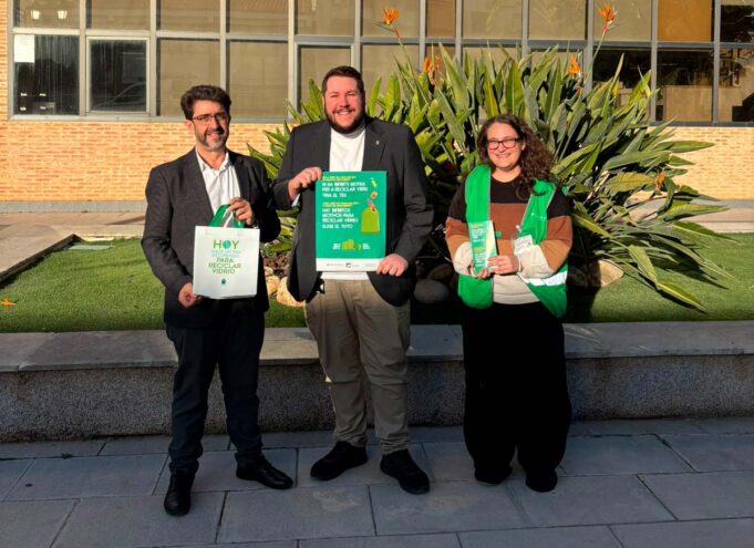 El Ayuntamiento de Paterna y Ecovidrio impulsan una campaña con inteligencia artificial para mejorar el reciclaje de vidrio entre la ciudadanía