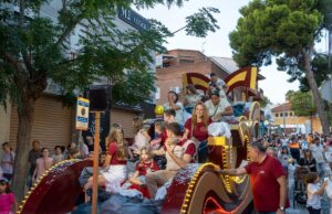 Paterna da la bienvenida a las Fiestas de La Canyada con el tradicional pregón y una colorida Cabalgata