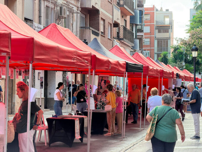 El III Encuentro de Salud Comunitaria de Paterna arranca en la Calle Mayor con una numerosa participación vecinal