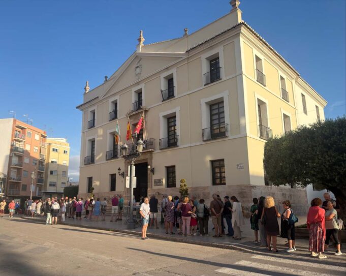 El viaje a Málaga para mayores de Paterna registra una multitudinaria respuesta y agota sus 800 plazas el primer día de ofertarlas